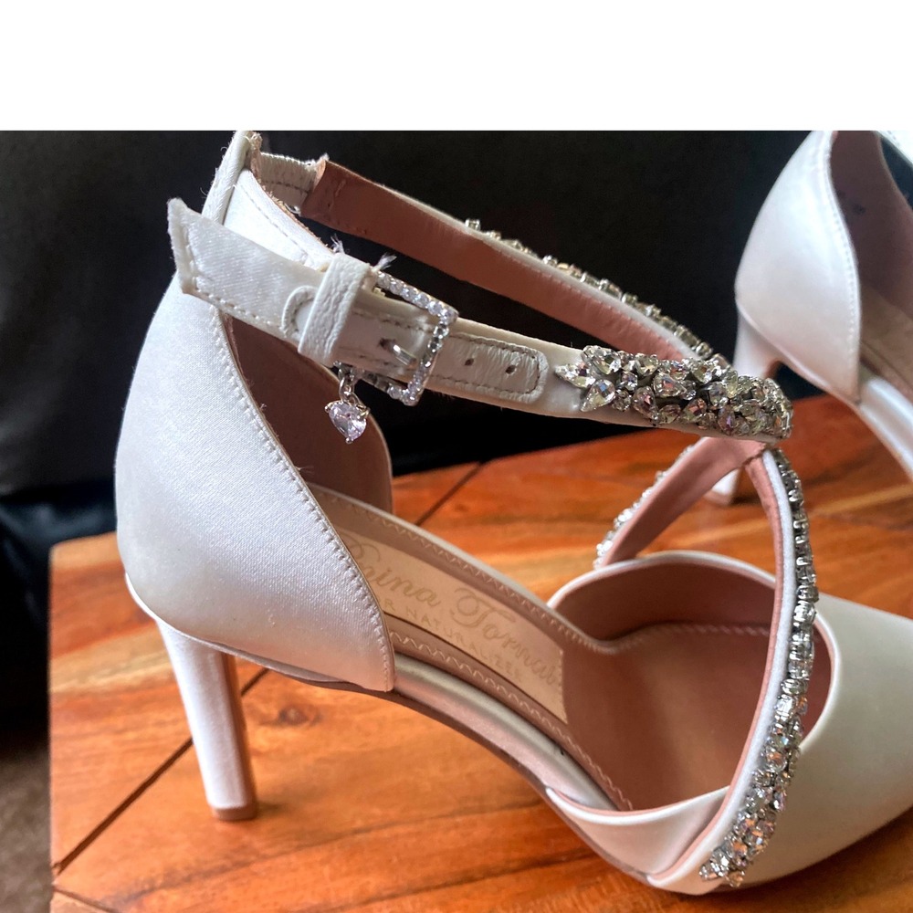 Pnina Tornai White Satin Pointed Toe Heels with Crystal Cross Straps - Picture 8 of 13